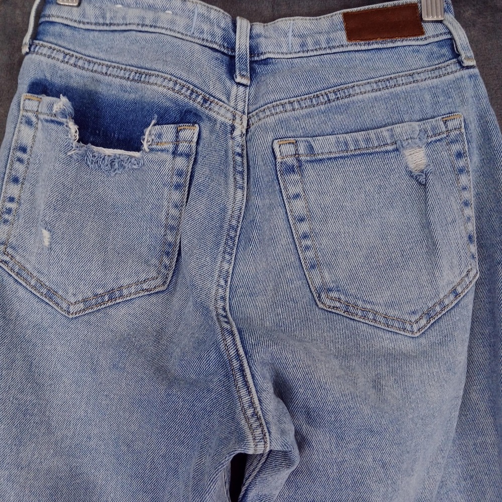 Hollister Jeans Womens 25x27 Light Wash Curvy High-Rise Mom Distressed Denim - Picture 3 of 10